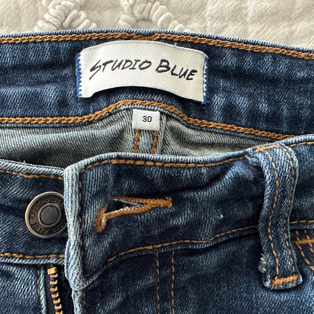 Women’s distressed dark blue jeans by Studio Blue Levi’s